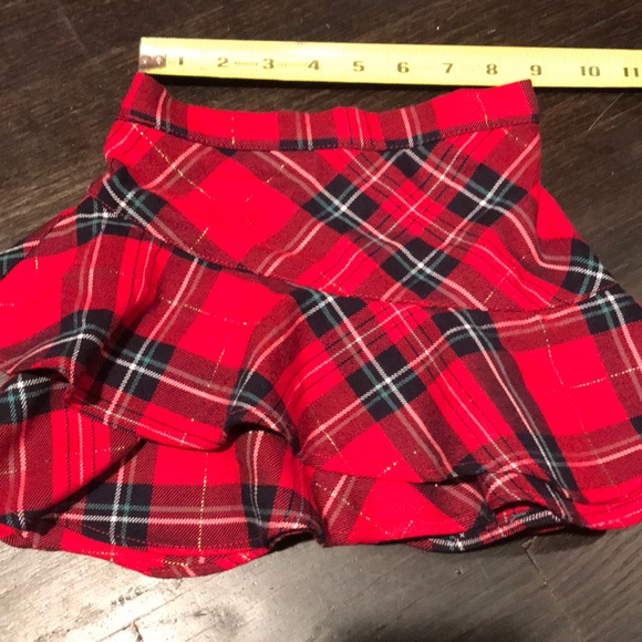 8/$25 H&M Red Plaid Skirt with Gold Thread - Picture 8 of 9
